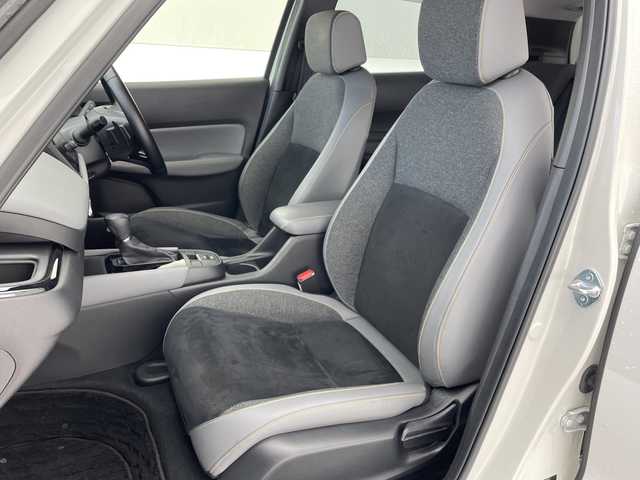 ホンダ フィット e:HEV RS 沖縄県 2024(令6)年 3.5万km プラチナホワイトパール 純正ナビ【VXU-245FTI】/（フルセグTV/CD/DVD/Bluetooth）/衝突被害軽減装置/横滑り防止装置/盗難防止装置/カーテンエアバック/バックカメラ/ETC/レーダークルコン/プッシュスタート/スマートキー/ハーフレザーシート/純正フロアマット/純正エアロパーツ（フロント/サイド/リア）/オートヘッドライト/LEDヘッドライト/前後コーナーセンサー