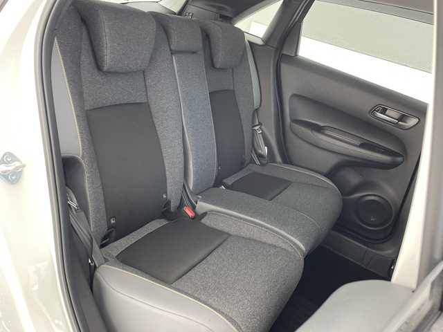 ホンダ フィット e:HEV RS 沖縄県 2024(令6)年 3.5万km プラチナホワイトパール 純正ナビ【VXU-245FTI】/（フルセグTV/CD/DVD/Bluetooth）/衝突被害軽減装置/横滑り防止装置/盗難防止装置/カーテンエアバック/バックカメラ/ETC/レーダークルコン/プッシュスタート/スマートキー/ハーフレザーシート/純正フロアマット/純正エアロパーツ（フロント/サイド/リア）/オートヘッドライト/LEDヘッドライト/前後コーナーセンサー