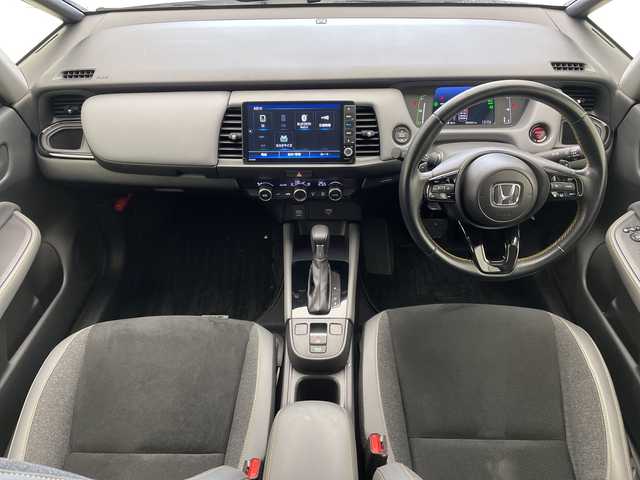 ホンダ フィット e:HEV RS 沖縄県 2024(令6)年 3.5万km プラチナホワイトパール 純正ナビ【VXU-245FTI】/（フルセグTV/CD/DVD/Bluetooth）/衝突被害軽減装置/横滑り防止装置/盗難防止装置/カーテンエアバック/バックカメラ/ETC/レーダークルコン/プッシュスタート/スマートキー/ハーフレザーシート/純正フロアマット/純正エアロパーツ（フロント/サイド/リア）/オートヘッドライト/LEDヘッドライト/前後コーナーセンサー