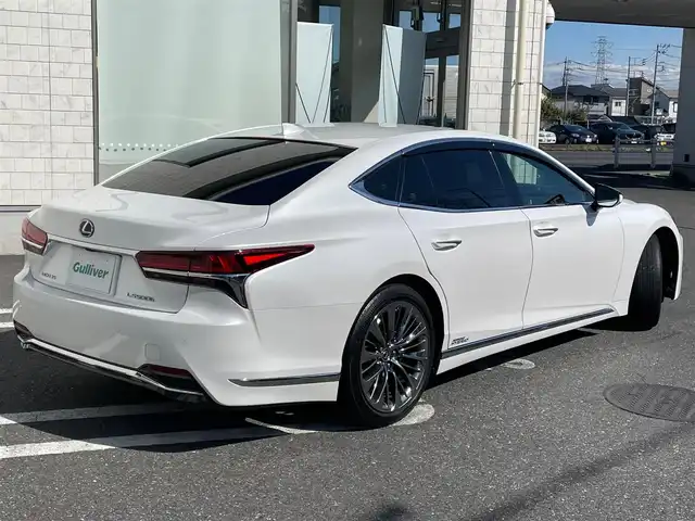 レクサス ＬＳ 500h バージョンL 埼玉県 2018(平30)年 6.5万km ソニッククォーツ 黒レザーシート/サンルーフ/Lexus SafetySystem+A/　プリクラッシュセーフティ/　フロントクロストラフィックアラート/　レーントレーシングアシスト/　アダプティブハイビームシステム/　オートマチックハイビーム/　ロードサインアシスト/　レーダークルーズコントロール/　（全車速追従機能付き）/　先行車発進告知機能/　ドライバー異常時停止支援システム/パーキングサポートアラート/　リヤカメラディテクション/　リアクロストラフィックアラート/　クリアランスソナー/ブラインドスポットモニタリング/純正メモリナビ/　DTV/CD/DVD/Blu-ray/　SD/SDREC/BT/USB/AUX/Miracast/パノラミックビューモニター/デジタルインナーミラー/全席パワーシート/全席シートヒーター&ベンチレーター/リヤマルチオペレーションパネル/ヘッドアップディスプレイ/ハンズフリートランクリッド/3眼LEDヘッドライト＆フォグランプ/ウッドコンビ革巻きステアリング/ステアリングヒーター/スマートキー×２ カードx1/純正ドラレコ&社外ドラレコ/後席AC100V/1500W電源/ビルトインETC2.0