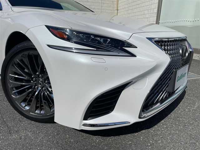 レクサス ＬＳ 500h バージョンL 埼玉県 2018(平30)年 6.5万km ソニッククォーツ 黒レザーシート/サンルーフ/Lexus SafetySystem+A/　プリクラッシュセーフティ/　フロントクロストラフィックアラート/　レーントレーシングアシスト/　アダプティブハイビームシステム/　オートマチックハイビーム/　ロードサインアシスト/　レーダークルーズコントロール/　（全車速追従機能付き）/　先行車発進告知機能/　ドライバー異常時停止支援システム/パーキングサポートアラート/　リヤカメラディテクション/　リアクロストラフィックアラート/　クリアランスソナー/ブラインドスポットモニタリング/純正メモリナビ/　DTV/CD/DVD/Blu-ray/　SD/SDREC/BT/USB/AUX/Miracast/パノラミックビューモニター/デジタルインナーミラー/全席パワーシート/全席シートヒーター&ベンチレーター/リヤマルチオペレーションパネル/ヘッドアップディスプレイ/ハンズフリートランクリッド/3眼LEDヘッドライト＆フォグランプ/ウッドコンビ革巻きステアリング/ステアリングヒーター/スマートキー×２ カードx1/純正ドラレコ&社外ドラレコ/後席AC100V/1500W電源/ビルトインETC2.0