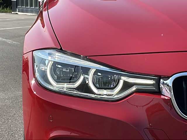 ＢＭＷ ３２０ｉ xDrive Mスポーツ 青森県 2018(平30)年 8.8万km 赤 ・４WD/・純正ナビ/・AM/FM Bluetooth / CD/DVD/・ステアリングリモコン/・クルーズコントロール/・衝突軽減装置/・コーナーセンサー前後/・横滑り抑制装置/・前席シートヒーター/・パワーシート/・パドルシフト/・オートライト/・プッシュスタート/・アイドリングストップ/・レーンキープアシスト/・ドライブレコーダー前方/・スタッドレスタイヤ積み込み/・保証書/・取扱説明書