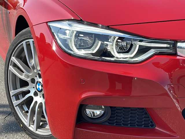 ＢＭＷ ３２０ｉ xDrive Mスポーツ 青森県 2018(平30)年 8.8万km 赤 ・４WD/・純正ナビ/・AM/FM Bluetooth / CD/DVD/・ステアリングリモコン/・クルーズコントロール/・衝突軽減装置/・コーナーセンサー前後/・横滑り抑制装置/・前席シートヒーター/・パワーシート/・パドルシフト/・オートライト/・プッシュスタート/・アイドリングストップ/・レーンキープアシスト/・ドライブレコーダー前方/・スタッドレスタイヤ積み込み/・保証書/・取扱説明書