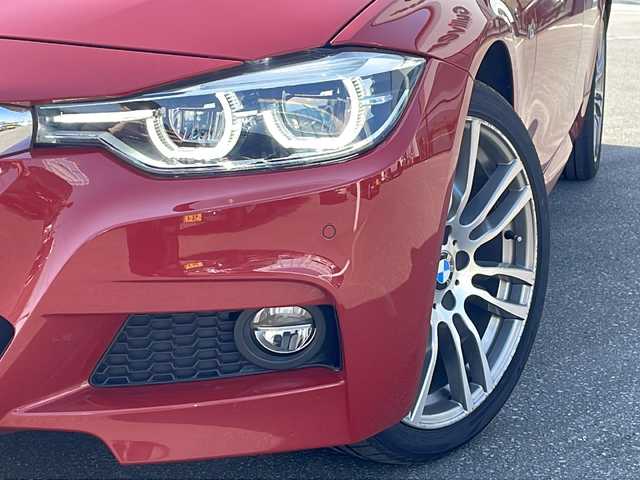 ＢＭＷ ３２０ｉ xDrive Mスポーツ 青森県 2018(平30)年 8.8万km 赤 ・４WD/・純正ナビ/・AM/FM Bluetooth / CD/DVD/・ステアリングリモコン/・クルーズコントロール/・衝突軽減装置/・コーナーセンサー前後/・横滑り抑制装置/・前席シートヒーター/・パワーシート/・パドルシフト/・オートライト/・プッシュスタート/・アイドリングストップ/・レーンキープアシスト/・ドライブレコーダー前方/・スタッドレスタイヤ積み込み/・保証書/・取扱説明書