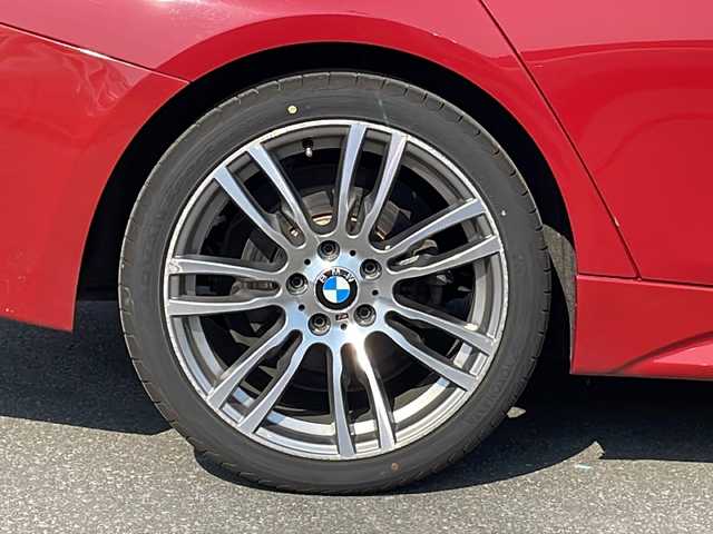 ＢＭＷ ３２０ｉ xDrive Mスポーツ 青森県 2018(平30)年 8.8万km 赤 ・４WD/・純正ナビ/・AM/FM Bluetooth / CD/DVD/・ステアリングリモコン/・クルーズコントロール/・衝突軽減装置/・コーナーセンサー前後/・横滑り抑制装置/・前席シートヒーター/・パワーシート/・パドルシフト/・オートライト/・プッシュスタート/・アイドリングストップ/・レーンキープアシスト/・ドライブレコーダー前方/・スタッドレスタイヤ積み込み/・保証書/・取扱説明書