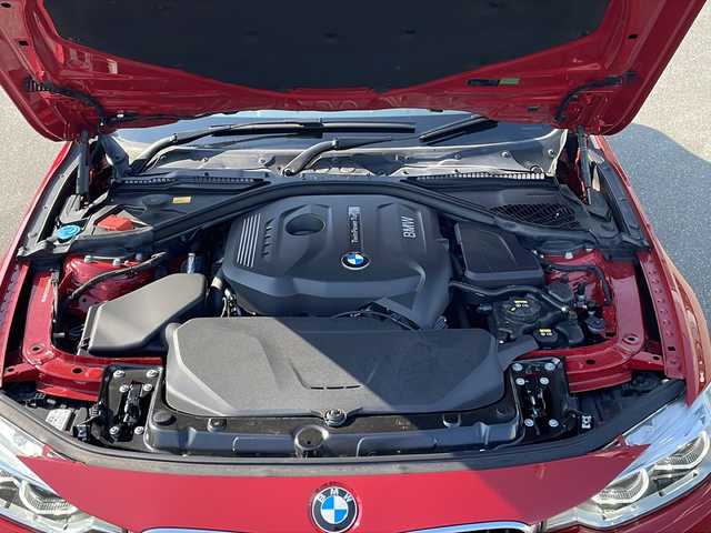 ＢＭＷ ３２０ｉ xDrive Mスポーツ 青森県 2018(平30)年 8.8万km 赤 ・４WD/・純正ナビ/・AM/FM Bluetooth / CD/DVD/・ステアリングリモコン/・クルーズコントロール/・衝突軽減装置/・コーナーセンサー前後/・横滑り抑制装置/・前席シートヒーター/・パワーシート/・パドルシフト/・オートライト/・プッシュスタート/・アイドリングストップ/・レーンキープアシスト/・ドライブレコーダー前方/・スタッドレスタイヤ積み込み/・保証書/・取扱説明書