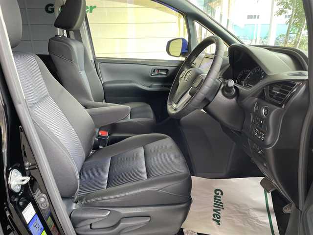 トヨタ ヴォクシー ZS 煌Ⅱ 千葉県 2017(平29)年 7.1万km ブラック ワンオーナー/トヨタセーフティーセンス/・プリクラッシュセーフティー/・レーンキープアシスト/・オートマチックハイビーム/純正9インチSDナビ【NSZT-Y66T】/・CD/DVD/MSV/Bluetooth/フルセグ/純正フリップダウンモニター【V12T-R66C】/バックカメラ/両後パワースライドドア/社外グリル/社外19インチアルミホイール/ローダウン/スマートキー/社外前後ドライブレコーダー/ビルトインETC/純正LEDヘッドライト/フォグランプ/ドアバイザー/新車時保証書＆取扱説明書
