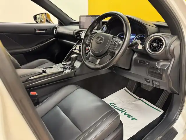 レクサス ＩＳ 300h 群馬県 2021(令3)年 4.1万km ソニッククォーツ Lexus Safety System +/三眼LEDオートライト/純正メーカーナビ/　　CD/DVD/BT/フルセグ/MSV/　　USB/AUX/Miracast/バックカメラ/レーダークルーズコントロール/オートハイビーム/レザーシート/前席シートヒーター/前席パワーシート/純正18インチAW/コーナーセンサー/ブラインドスポットモニター/レーンアシスト/オートブレーキホールド/パドルシフト/ステアリングスイッチ/オートリトラクタブルミラー/横滑り防止装置/サイド・カーテンエアバッグ/スマートキー/ビルトインETC2.0