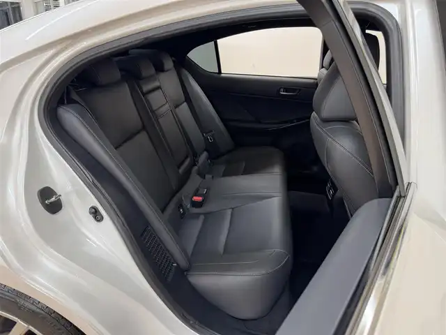 レクサス ＩＳ 300h 群馬県 2021(令3)年 4.1万km ソニッククォーツ Lexus Safety System +/三眼LEDオートライト/純正メーカーナビ/　　CD/DVD/BT/フルセグ/MSV/　　USB/AUX/Miracast/バックカメラ/レーダークルーズコントロール/オートハイビーム/レザーシート/前席シートヒーター/前席パワーシート/純正18インチAW/コーナーセンサー/ブラインドスポットモニター/レーンアシスト/オートブレーキホールド/パドルシフト/ステアリングスイッチ/オートリトラクタブルミラー/横滑り防止装置/サイド・カーテンエアバッグ/スマートキー/ビルトインETC2.0
