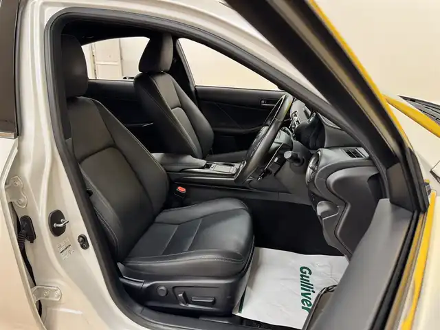レクサス ＩＳ 300h 群馬県 2021(令3)年 4.1万km ソニッククォーツ Lexus Safety System +/三眼LEDオートライト/純正メーカーナビ/　　CD/DVD/BT/フルセグ/MSV/　　USB/AUX/Miracast/バックカメラ/レーダークルーズコントロール/オートハイビーム/レザーシート/前席シートヒーター/前席パワーシート/純正18インチAW/コーナーセンサー/ブラインドスポットモニター/レーンアシスト/オートブレーキホールド/パドルシフト/ステアリングスイッチ/オートリトラクタブルミラー/横滑り防止装置/サイド・カーテンエアバッグ/スマートキー/ビルトインETC2.0