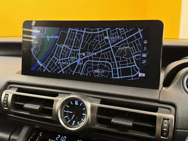 レクサス ＩＳ 300h 群馬県 2021(令3)年 4.1万km ソニッククォーツ Lexus Safety System +/三眼LEDオートライト/純正メーカーナビ/　　CD/DVD/BT/フルセグ/MSV/　　USB/AUX/Miracast/バックカメラ/レーダークルーズコントロール/オートハイビーム/レザーシート/前席シートヒーター/前席パワーシート/純正18インチAW/コーナーセンサー/ブラインドスポットモニター/レーンアシスト/オートブレーキホールド/パドルシフト/ステアリングスイッチ/オートリトラクタブルミラー/横滑り防止装置/サイド・カーテンエアバッグ/スマートキー/ビルトインETC2.0