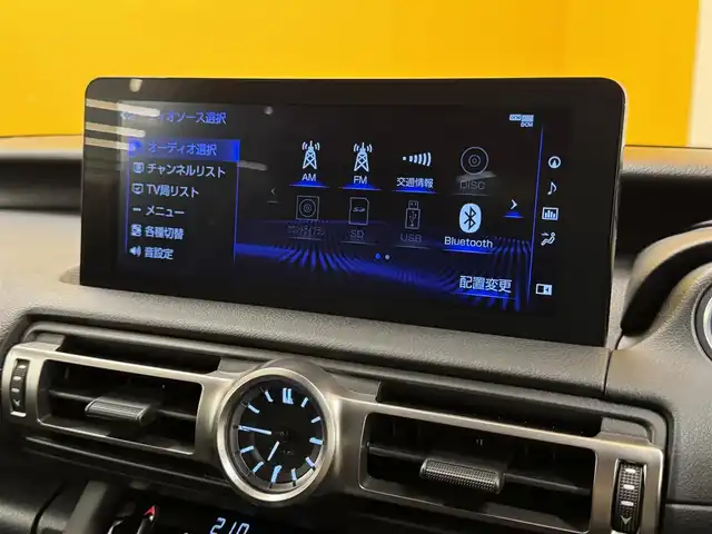 レクサス ＩＳ 300h 群馬県 2021(令3)年 4.1万km ソニッククォーツ Lexus Safety System +/三眼LEDオートライト/純正メーカーナビ/　　CD/DVD/BT/フルセグ/MSV/　　USB/AUX/Miracast/バックカメラ/レーダークルーズコントロール/オートハイビーム/レザーシート/前席シートヒーター/前席パワーシート/純正18インチAW/コーナーセンサー/ブラインドスポットモニター/レーンアシスト/オートブレーキホールド/パドルシフト/ステアリングスイッチ/オートリトラクタブルミラー/横滑り防止装置/サイド・カーテンエアバッグ/スマートキー/ビルトインETC2.0