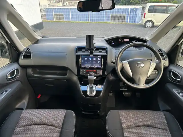 日産 セレナ HWS S HV Vセレ +Sefty Aセーフ 千葉県 2015(平27)年 8.5万km ブリリアントホワイトパール 社外メモリナビ/(Bluetooth/TV/CD/DVD)/全方位カメラ/衝突被害軽減システム/車線逸脱警報/クルーズコントロール/フリップダウンモニター/禁煙車/両側パワースライドドア/横滑り防止装置/ETC/アイドリングストップ/LEDヘッドライト/フォグランプ/オートライト/ウィンカーミラー/電動格納ミラー/純正16インチAW/シートリフター/プッシュスタート/スマートキー/フロアマット/ドアバイザー/スペアキー/取扱説明書/保証書