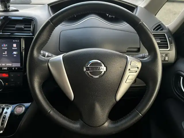 日産 セレナ HWS S HV Vセレ +Sefty Aセーフ 千葉県 2015(平27)年 8.5万km ブリリアントホワイトパール 社外メモリナビ/(Bluetooth/TV/CD/DVD)/全方位カメラ/衝突被害軽減システム/車線逸脱警報/クルーズコントロール/フリップダウンモニター/禁煙車/両側パワースライドドア/横滑り防止装置/ETC/アイドリングストップ/LEDヘッドライト/フォグランプ/オートライト/ウィンカーミラー/電動格納ミラー/純正16インチAW/シートリフター/プッシュスタート/スマートキー/フロアマット/ドアバイザー/スペアキー/取扱説明書/保証書
