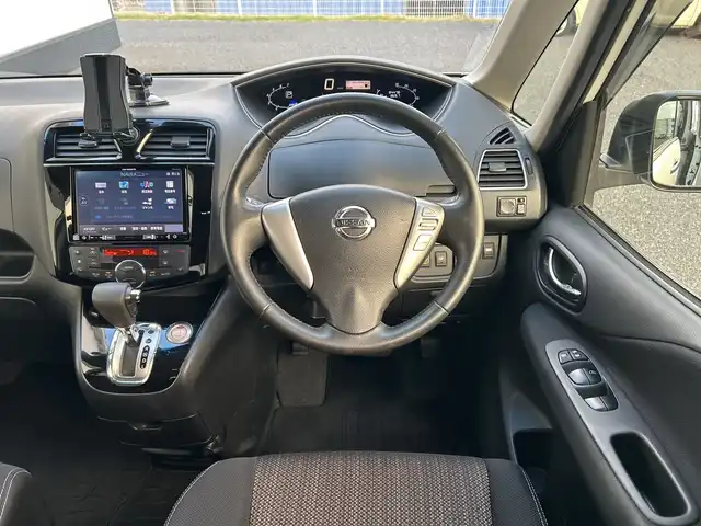 日産 セレナ HWS S HV Vセレ +Sefty Aセーフ 千葉県 2015(平27)年 8.5万km ブリリアントホワイトパール 社外メモリナビ/(Bluetooth/TV/CD/DVD)/全方位カメラ/衝突被害軽減システム/車線逸脱警報/クルーズコントロール/フリップダウンモニター/禁煙車/両側パワースライドドア/横滑り防止装置/ETC/アイドリングストップ/LEDヘッドライト/フォグランプ/オートライト/ウィンカーミラー/電動格納ミラー/純正16インチAW/シートリフター/プッシュスタート/スマートキー/フロアマット/ドアバイザー/スペアキー/取扱説明書/保証書