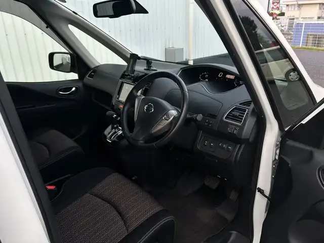 日産 セレナ HWS S HV Vセレ +Sefty Aセーフ 千葉県 2015(平27)年 8.5万km ブリリアントホワイトパール 社外メモリナビ/(Bluetooth/TV/CD/DVD)/全方位カメラ/衝突被害軽減システム/車線逸脱警報/クルーズコントロール/フリップダウンモニター/禁煙車/両側パワースライドドア/横滑り防止装置/ETC/アイドリングストップ/LEDヘッドライト/フォグランプ/オートライト/ウィンカーミラー/電動格納ミラー/純正16インチAW/シートリフター/プッシュスタート/スマートキー/フロアマット/ドアバイザー/スペアキー/取扱説明書/保証書