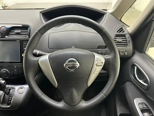 日産 セレナ ライダー Bライン Sハイブリッド 兵庫県 2014(平26)年 7.7万km ダイヤモンドブラック 純正SDナビ(CD/DVD/SD/Bluetooth/フルセグ)/純正フリップダウンモニター/バックカメラ/両側パワースライドドア/クルーズコントロール/純正16インチアルミホイール/純正フロアマット/アイドリングストップ/LEＤヘッドライト/エマージェンシーブレーキ/オートライト/ＥＴＣ/スペアキー