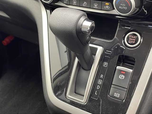 日産 セレナ ハイウェイスター Vセレクション 千葉県 2017(平29)年 3.8万km ブリリアントホワイトパール 2トーン ワンオーナー/メーカーオプションセーフティパックB/純正SDナビ/フルセグTV/Bluetooth/CD/DVD/USB/純正フリップダウンモニター/バックカメラ/全方位カメラ/前側ドライブレコーダー/ビルトインETC/デジタルインナーミラー/両側パワースライドドア/革調シートカバー/追従クルーズコントロール/LEDヘッドライト