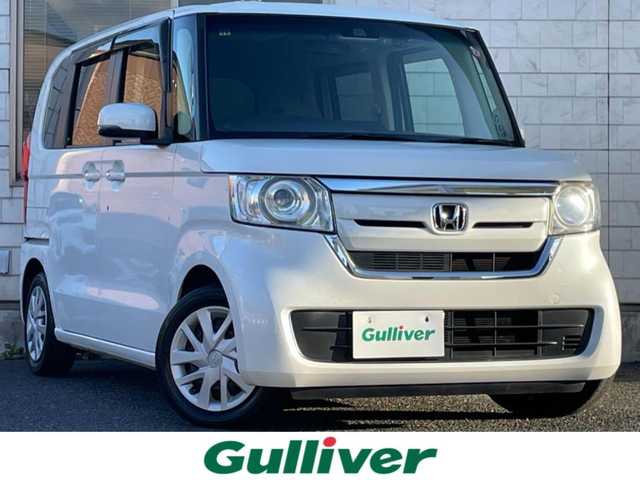 ホンダ Ｎ ＢＯＸ G L ホンダセンシング 福岡県 2018(平30)年 1.3万km プラチナホワイトパール 社外メモリナビKENWOOD【MDV-D306】/(AM/FM/CD/USB/ワンセグTV)/バックカメラ/ビルトインETC/社外前方ドライブレコーダーcarrozzeria/片側パワースライドドア/衝突軽減ブレーキ(CMBS)/車線逸脱警報/誤発進抑制機能/後方誤発進抑制機能/コーナーセンサー/路外逸脱抑制機能/ACC(アダプティブクルーズコントロール)/LKAS(車線維持支援システム)/オートライト/盗難防止装置/横滑り防止機能/電格ウィンカーミラー/プッシュスタート/純正フロアマット/ステアリングスイッチ/スペアキー×１/ＵＳＢ充電ソケット×２/ドアバイザー/取扱説明書/保証書