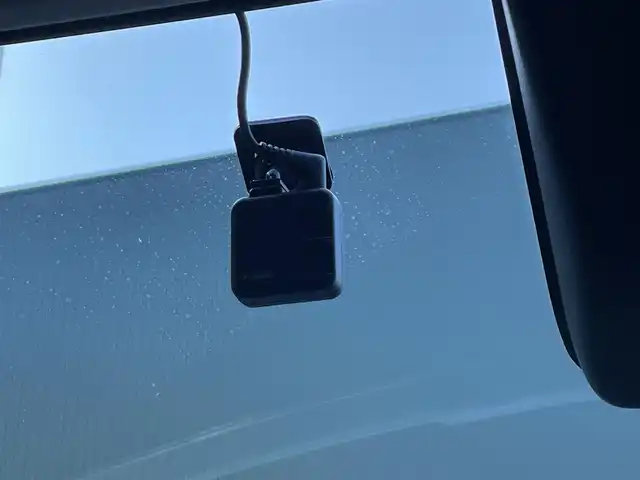 トヨタ ハイラックス Z 滋賀県 2022(令4)年 3.1万km アティチュードブラックマイカ 純正7インチナビ/【Bluetooth/CD/DVD/フルセグTV】/バックカメラ/レーダークルーズコントロール/クリアランスソナー/レーンディパーチャーアラート/LEDヘッドライト/オートライト/ダウンヒルアシストコントロール/センターデフロック/プリクラッシュセーフティ/前後ドライブレコーダー/ETC/MTモード付AT/純正フロアマット/プッシュスタート/スマートキー/ステアリングリモコン