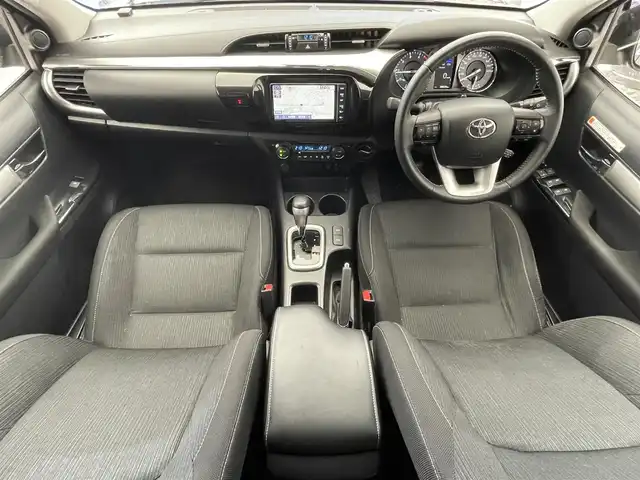 トヨタ ハイラックス Z 滋賀県 2022(令4)年 3.1万km アティチュードブラックマイカ 純正7インチナビ/【Bluetooth/CD/DVD/フルセグTV】/バックカメラ/レーダークルーズコントロール/クリアランスソナー/レーンディパーチャーアラート/LEDヘッドライト/オートライト/ダウンヒルアシストコントロール/センターデフロック/プリクラッシュセーフティ/前後ドライブレコーダー/ETC/MTモード付AT/純正フロアマット/プッシュスタート/スマートキー/ステアリングリモコン