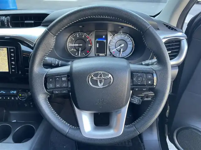 トヨタ ハイラックス Z 滋賀県 2022(令4)年 3.1万km アティチュードブラックマイカ 純正7インチナビ/【Bluetooth/CD/DVD/フルセグTV】/バックカメラ/レーダークルーズコントロール/クリアランスソナー/レーンディパーチャーアラート/LEDヘッドライト/オートライト/ダウンヒルアシストコントロール/センターデフロック/プリクラッシュセーフティ/前後ドライブレコーダー/ETC/MTモード付AT/純正フロアマット/プッシュスタート/スマートキー/ステアリングリモコン