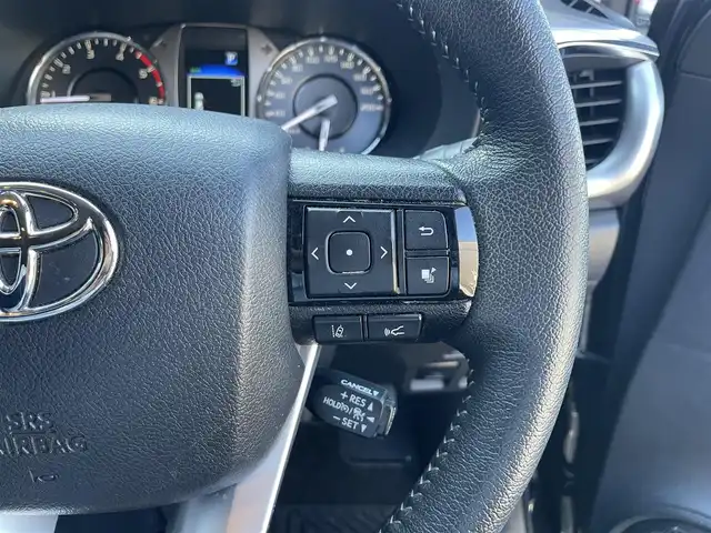 トヨタ ハイラックス Z 滋賀県 2022(令4)年 3.1万km アティチュードブラックマイカ 純正7インチナビ/【Bluetooth/CD/DVD/フルセグTV】/バックカメラ/レーダークルーズコントロール/クリアランスソナー/レーンディパーチャーアラート/LEDヘッドライト/オートライト/ダウンヒルアシストコントロール/センターデフロック/プリクラッシュセーフティ/前後ドライブレコーダー/ETC/MTモード付AT/純正フロアマット/プッシュスタート/スマートキー/ステアリングリモコン