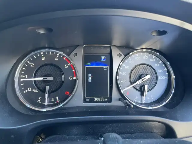 トヨタ ハイラックス Z 滋賀県 2022(令4)年 3.1万km アティチュードブラックマイカ 純正7インチナビ/【Bluetooth/CD/DVD/フルセグTV】/バックカメラ/レーダークルーズコントロール/クリアランスソナー/レーンディパーチャーアラート/LEDヘッドライト/オートライト/ダウンヒルアシストコントロール/センターデフロック/プリクラッシュセーフティ/前後ドライブレコーダー/ETC/MTモード付AT/純正フロアマット/プッシュスタート/スマートキー/ステアリングリモコン