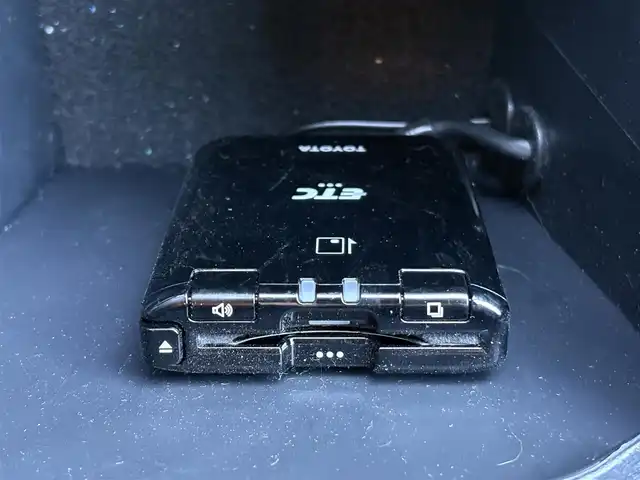 トヨタ ハイラックス Z 滋賀県 2022(令4)年 3.1万km アティチュードブラックマイカ 純正7インチナビ/【Bluetooth/CD/DVD/フルセグTV】/バックカメラ/レーダークルーズコントロール/クリアランスソナー/レーンディパーチャーアラート/LEDヘッドライト/オートライト/ダウンヒルアシストコントロール/センターデフロック/プリクラッシュセーフティ/前後ドライブレコーダー/ETC/MTモード付AT/純正フロアマット/プッシュスタート/スマートキー/ステアリングリモコン