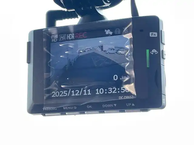 トヨタ ルーミー カスタムG 佐賀県 2021(令3)年 4万km パールホワイトⅢ 純正9インチディスプレイオーディオ/・フルセグTVAM/FM/Bluetooth/・Apple Car Play/Android Auto/パノラミックビューモニター/前後ドライブレコーダー/ビルトインETC/TVキャンセラー/両側パワースライドドア/電子パーキングブレーキ/・AUTO HOLD機能/後席サンシェード/ISOFIX対応/革巻きステアリング/ステアリングリモコン/純正14インチアルミホイール/純正LEDヘッドライト/・オートマチックハイビーム/純正LEDフォグランプ/純正フロアマット/純正ドアバイザ―/新車保証書/取扱説明書/スペアキー１本/スマートアシスト/・レーダークルーズコントロール/・先行車発進お知らせ機能/・衝突被害軽減ブレーキ/・車線逸脱警報機能/・標識認識機能/・ふらつき警報