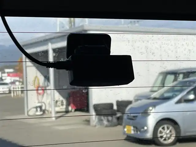 トヨタ ルーミー カスタムG 佐賀県 2021(令3)年 4万km パールホワイトⅢ 純正9インチディスプレイオーディオ/・フルセグTVAM/FM/Bluetooth/・Apple Car Play/Android Auto/パノラミックビューモニター/前後ドライブレコーダー/ビルトインETC/TVキャンセラー/両側パワースライドドア/電子パーキングブレーキ/・AUTO HOLD機能/後席サンシェード/ISOFIX対応/革巻きステアリング/ステアリングリモコン/純正14インチアルミホイール/純正LEDヘッドライト/・オートマチックハイビーム/純正LEDフォグランプ/純正フロアマット/純正ドアバイザ―/新車保証書/取扱説明書/スペアキー１本/スマートアシスト/・レーダークルーズコントロール/・先行車発進お知らせ機能/・衝突被害軽減ブレーキ/・車線逸脱警報機能/・標識認識機能/・ふらつき警報