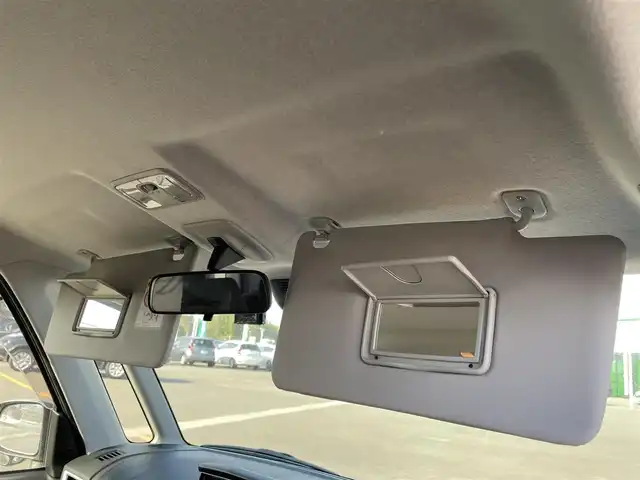 トヨタ ルーミー カスタムG 佐賀県 2021(令3)年 4万km パールホワイトⅢ 純正9インチディスプレイオーディオ/・フルセグTVAM/FM/Bluetooth/・Apple Car Play/Android Auto/パノラミックビューモニター/前後ドライブレコーダー/ビルトインETC/TVキャンセラー/両側パワースライドドア/電子パーキングブレーキ/・AUTO HOLD機能/後席サンシェード/ISOFIX対応/革巻きステアリング/ステアリングリモコン/純正14インチアルミホイール/純正LEDヘッドライト/・オートマチックハイビーム/純正LEDフォグランプ/純正フロアマット/純正ドアバイザ―/新車保証書/取扱説明書/スペアキー１本/スマートアシスト/・レーダークルーズコントロール/・先行車発進お知らせ機能/・衝突被害軽減ブレーキ/・車線逸脱警報機能/・標識認識機能/・ふらつき警報