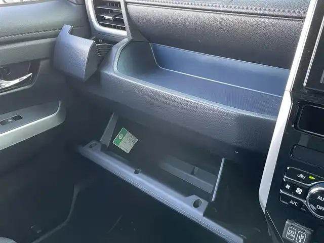 トヨタ ルーミー カスタムG 佐賀県 2021(令3)年 4万km パールホワイトⅢ 純正9インチディスプレイオーディオ/・フルセグTVAM/FM/Bluetooth/・Apple Car Play/Android Auto/パノラミックビューモニター/前後ドライブレコーダー/ビルトインETC/TVキャンセラー/両側パワースライドドア/電子パーキングブレーキ/・AUTO HOLD機能/後席サンシェード/ISOFIX対応/革巻きステアリング/ステアリングリモコン/純正14インチアルミホイール/純正LEDヘッドライト/・オートマチックハイビーム/純正LEDフォグランプ/純正フロアマット/純正ドアバイザ―/新車保証書/取扱説明書/スペアキー１本/スマートアシスト/・レーダークルーズコントロール/・先行車発進お知らせ機能/・衝突被害軽減ブレーキ/・車線逸脱警報機能/・標識認識機能/・ふらつき警報