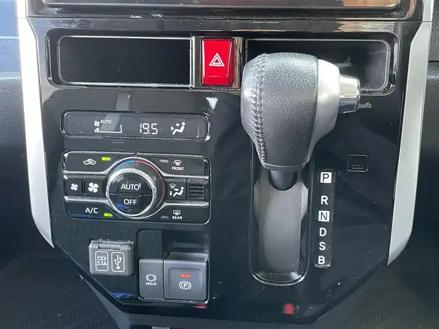 トヨタ ルーミー カスタムG 佐賀県 2021(令3)年 4万km パールホワイトⅢ 純正9インチディスプレイオーディオ/・フルセグTVAM/FM/Bluetooth/・Apple Car Play/Android Auto/パノラミックビューモニター/前後ドライブレコーダー/ビルトインETC/TVキャンセラー/両側パワースライドドア/電子パーキングブレーキ/・AUTO HOLD機能/後席サンシェード/ISOFIX対応/革巻きステアリング/ステアリングリモコン/純正14インチアルミホイール/純正LEDヘッドライト/・オートマチックハイビーム/純正LEDフォグランプ/純正フロアマット/純正ドアバイザ―/新車保証書/取扱説明書/スペアキー１本/スマートアシスト/・レーダークルーズコントロール/・先行車発進お知らせ機能/・衝突被害軽減ブレーキ/・車線逸脱警報機能/・標識認識機能/・ふらつき警報