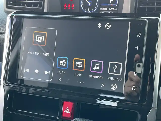 トヨタ ルーミー カスタムG 佐賀県 2021(令3)年 4万km パールホワイトⅢ 純正9インチディスプレイオーディオ/・フルセグTVAM/FM/Bluetooth/・Apple Car Play/Android Auto/パノラミックビューモニター/前後ドライブレコーダー/ビルトインETC/TVキャンセラー/両側パワースライドドア/電子パーキングブレーキ/・AUTO HOLD機能/後席サンシェード/ISOFIX対応/革巻きステアリング/ステアリングリモコン/純正14インチアルミホイール/純正LEDヘッドライト/・オートマチックハイビーム/純正LEDフォグランプ/純正フロアマット/純正ドアバイザ―/新車保証書/取扱説明書/スペアキー１本/スマートアシスト/・レーダークルーズコントロール/・先行車発進お知らせ機能/・衝突被害軽減ブレーキ/・車線逸脱警報機能/・標識認識機能/・ふらつき警報