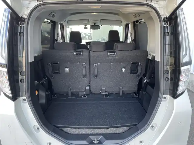 トヨタ ルーミー カスタムG 佐賀県 2021(令3)年 4万km パールホワイトⅢ 純正9インチディスプレイオーディオ/・フルセグTVAM/FM/Bluetooth/・Apple Car Play/Android Auto/パノラミックビューモニター/前後ドライブレコーダー/ビルトインETC/TVキャンセラー/両側パワースライドドア/電子パーキングブレーキ/・AUTO HOLD機能/後席サンシェード/ISOFIX対応/革巻きステアリング/ステアリングリモコン/純正14インチアルミホイール/純正LEDヘッドライト/・オートマチックハイビーム/純正LEDフォグランプ/純正フロアマット/純正ドアバイザ―/新車保証書/取扱説明書/スペアキー１本/スマートアシスト/・レーダークルーズコントロール/・先行車発進お知らせ機能/・衝突被害軽減ブレーキ/・車線逸脱警報機能/・標識認識機能/・ふらつき警報