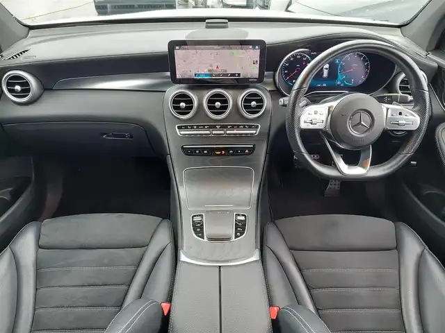 メルセデス・ベンツ ＧＬＣ３００ 4マチック 東京都 2021(令3)年 3.3万km ダイヤモンドホワイト 純正ナビＴＶ/・フルセグ・ＣＤ・ＤＶＤ・ＢＴ・ＵＳＢ・ＳＤ/全方位カメラ/アクティブブレーキアシスト/ブラインドスポットアシスト/アテンションアシスト/レーンキープアシスト/パワーバックドア/ヘッドアップディスプレイ/ハーフレザーシート/左右メモリー機能付きパワーシート/パドルシフト/オートブレーキホールド/ＬＥＤヘッドライト/ドライブモードセレクト/ビルトインＥＴＣ