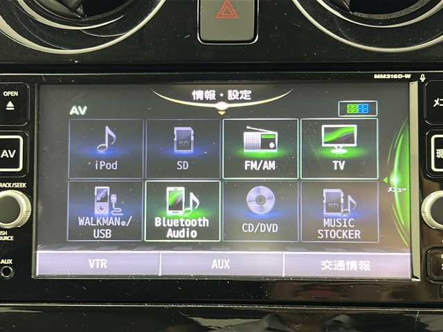日産 ノート e－パワー メダリスト 岐阜県 2017(平29)年 4.1万km インペリアルアンバーP 純正7インチSDナビゲーション(MM316D-W)/AM/FM/iPod/SD/Bluetooth /USB/CD/DVD/フルセグテレビ/アラウンドビューモニター/LEDヘッドライト/オートライト/革巻きステアリング/ステアリングリモコン/横滑り防止装置(VDC)/衝突軽減ブレーキ/車線逸脱防止支援システム(LDP)/スマートルームミラー