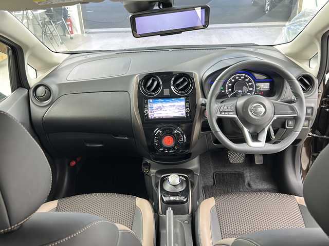 日産 ノート e－パワー メダリスト 岐阜県 2017(平29)年 4.1万km インペリアルアンバーP 純正7インチSDナビゲーション(MM316D-W)/AM/FM/iPod/SD/Bluetooth /USB/CD/DVD/フルセグテレビ/アラウンドビューモニター/LEDヘッドライト/オートライト/革巻きステアリング/ステアリングリモコン/横滑り防止装置(VDC)/衝突軽減ブレーキ/車線逸脱防止支援システム(LDP)/スマートルームミラー