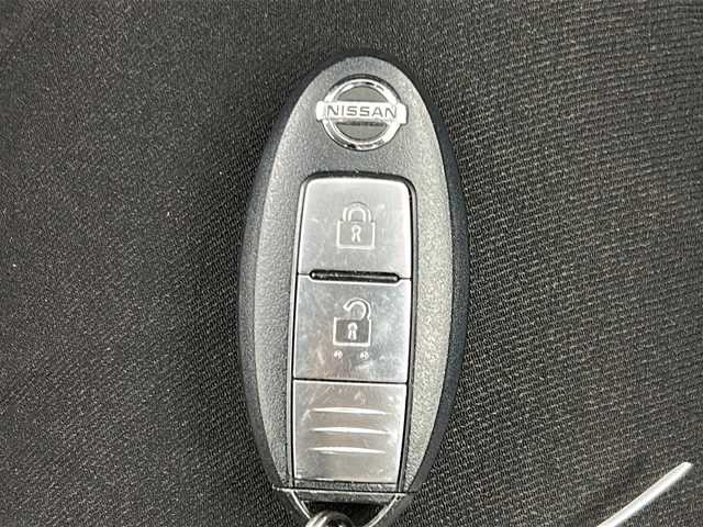 日産 ノート e－パワー メダリスト 岐阜県 2017(平29)年 4.1万km インペリアルアンバーP 純正7インチSDナビゲーション(MM316D-W)/AM/FM/iPod/SD/Bluetooth /USB/CD/DVD/フルセグテレビ/アラウンドビューモニター/LEDヘッドライト/オートライト/革巻きステアリング/ステアリングリモコン/横滑り防止装置(VDC)/衝突軽減ブレーキ/車線逸脱防止支援システム(LDP)/スマートルームミラー