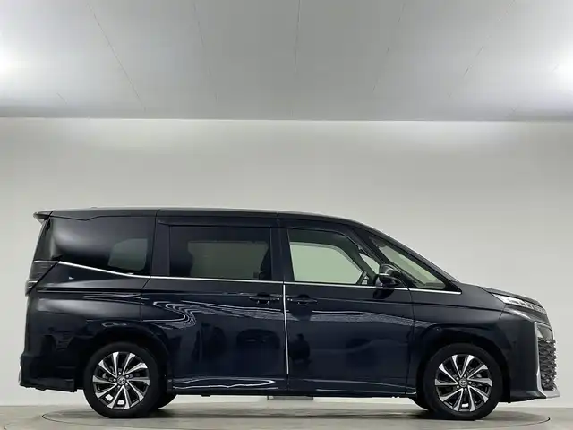 トヨタ ヴォクシー S－Z 埼玉県 2022(令4)年 1.8万km グリッターブラックガラスフレーク 純正ナビ　後席モニター　両側電動スライドドア　シートヒーター　バックカメラ　前後ドライブレコーダー　ETC2.0　追従走行　ＭＴモード付ＡＴ　Bluetooth　電動リアゲート　オートハイビーム　レーンアシスト　ウォークスルー　純正フロアマット