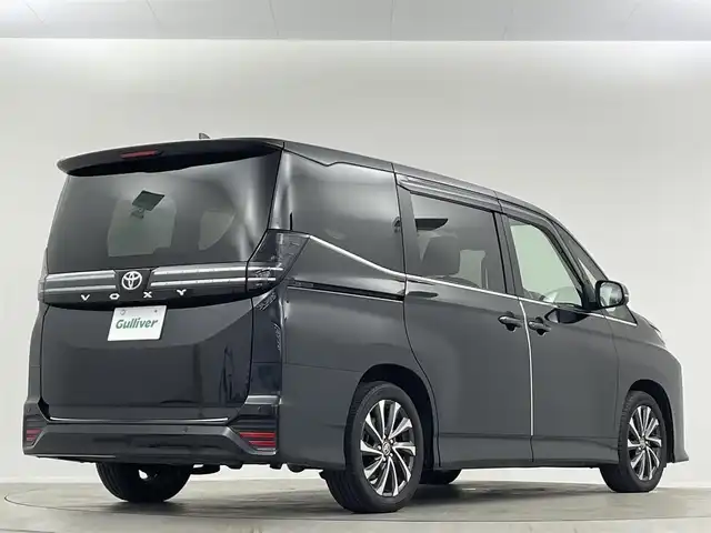 トヨタ ヴォクシー S－Z 埼玉県 2022(令4)年 1.8万km グリッターブラックガラスフレーク 純正ナビ　後席モニター　両側電動スライドドア　シートヒーター　バックカメラ　前後ドライブレコーダー　ETC2.0　追従走行　ＭＴモード付ＡＴ　Bluetooth　電動リアゲート　オートハイビーム　レーンアシスト　ウォークスルー　純正フロアマット