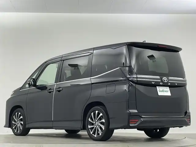 トヨタ ヴォクシー S－Z 埼玉県 2022(令4)年 1.8万km グリッターブラックガラスフレーク 純正ナビ　後席モニター　両側電動スライドドア　シートヒーター　バックカメラ　前後ドライブレコーダー　ETC2.0　追従走行　ＭＴモード付ＡＴ　Bluetooth　電動リアゲート　オートハイビーム　レーンアシスト　ウォークスルー　純正フロアマット