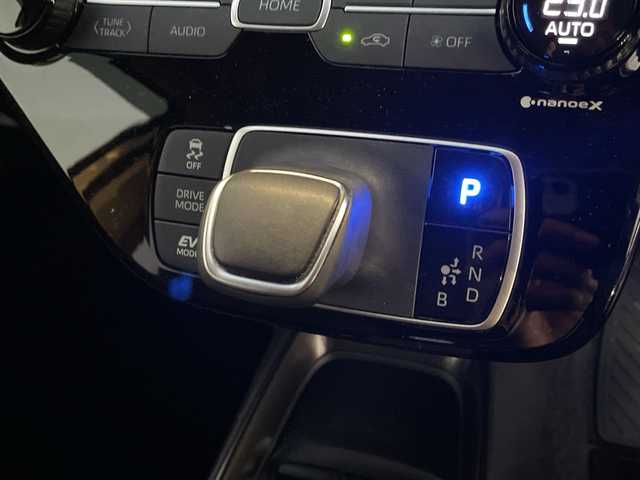 トヨタ アクア Z 千葉県 2021(令3)年 2.1万km プラチナホワイトパールマイカ 純正10.5インチナビ/(BT/FM/AM)/バックカメラ/前後ドライブレコーダー/衝突被害軽減システム/車線逸脱警報/クルーズコントロール/横滑り防止装置/ビルトインETC2.0/アイドリングストップ/LEDヘッドライト/フォグランプ/オートライト/ウィンカーミラー/電動格納ミラー/純正15インチAW/プッシュスタート/スマートキー/フロアマット/ドアバイザー/スペアキー/取扱説明書/保証書