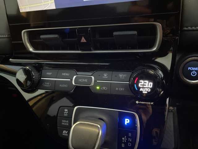 トヨタ アクア Z 千葉県 2021(令3)年 2.1万km プラチナホワイトパールマイカ 純正10.5インチナビ/(BT/FM/AM)/バックカメラ/前後ドライブレコーダー/衝突被害軽減システム/車線逸脱警報/クルーズコントロール/横滑り防止装置/ビルトインETC2.0/アイドリングストップ/LEDヘッドライト/フォグランプ/オートライト/ウィンカーミラー/電動格納ミラー/純正15インチAW/プッシュスタート/スマートキー/フロアマット/ドアバイザー/スペアキー/取扱説明書/保証書