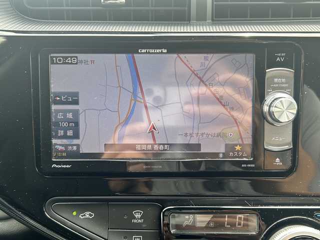 トヨタ アクア クロスオーバー 福岡県 2017(平29)年 7.8万km ベージュ 社外7インチSDナビ【AVIC-RW900】/【AM/FM/CD/DVD/Bluetooth/フルセグTV】/バックカメラ/ビルトインETC/衝突軽減システム/レーンディパーチャーアラート/先行車発進告知/D/N席シートヒーター/ハーフレザーシート/電格ウィンカーミラー/オートライト/オートマチックハイビーム/AAC/ステアリングスイッチ/16インチAW/純正フロアマット