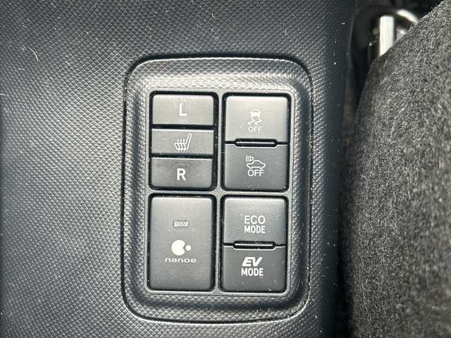 トヨタ アクア クロスオーバー 福岡県 2017(平29)年 7.8万km ベージュ 社外7インチSDナビ【AVIC-RW900】/【AM/FM/CD/DVD/Bluetooth/フルセグTV】/バックカメラ/ビルトインETC/衝突軽減システム/レーンディパーチャーアラート/先行車発進告知/D/N席シートヒーター/ハーフレザーシート/電格ウィンカーミラー/オートライト/オートマチックハイビーム/AAC/ステアリングスイッチ/16インチAW/純正フロアマット