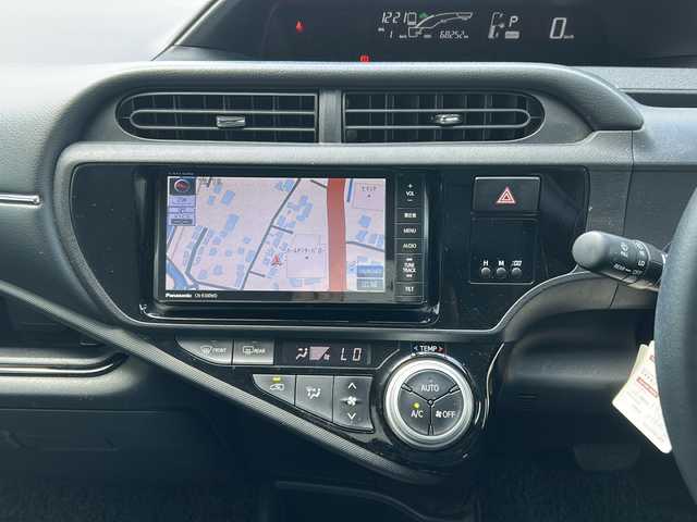 トヨタ アクア G ブラックソフトレザーセレ 岐阜県 2015(平27)年 6.9万km グレーメタリック 登録時走行距離68252km/社外７インチナビ　/フルセグＴＶ　/バックモニター　/純正フロアマット　/純正アルミホイール　/クルーズコントロール　/レザーシート　/シートヒーター　/スマートキー　/スペアキー　/プッシュスタート　/ＬＥＤヘッドライト/フォグランプ/アイドリングストップ/パワーウィンドウ/パワーステアリング/オートライト/盗難防止装置/横滑り防止装置