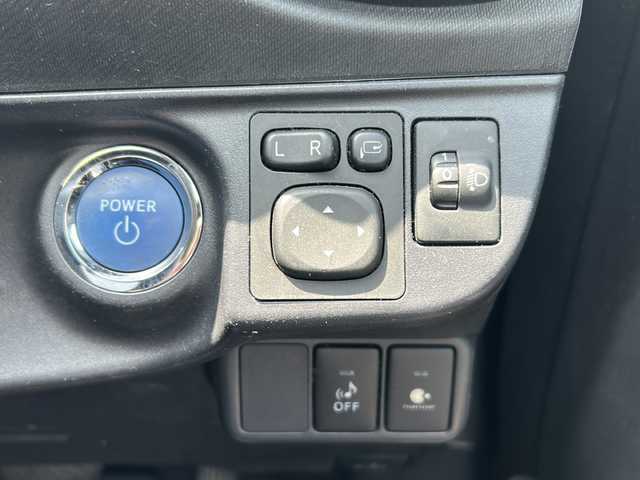 トヨタ アクア G ブラックソフトレザーセレ 岐阜県 2015(平27)年 6.9万km グレーメタリック 登録時走行距離68252km/社外７インチナビ　/フルセグＴＶ　/バックモニター　/純正フロアマット　/純正アルミホイール　/クルーズコントロール　/レザーシート　/シートヒーター　/スマートキー　/スペアキー　/プッシュスタート　/ＬＥＤヘッドライト/フォグランプ/アイドリングストップ/パワーウィンドウ/パワーステアリング/オートライト/盗難防止装置/横滑り防止装置