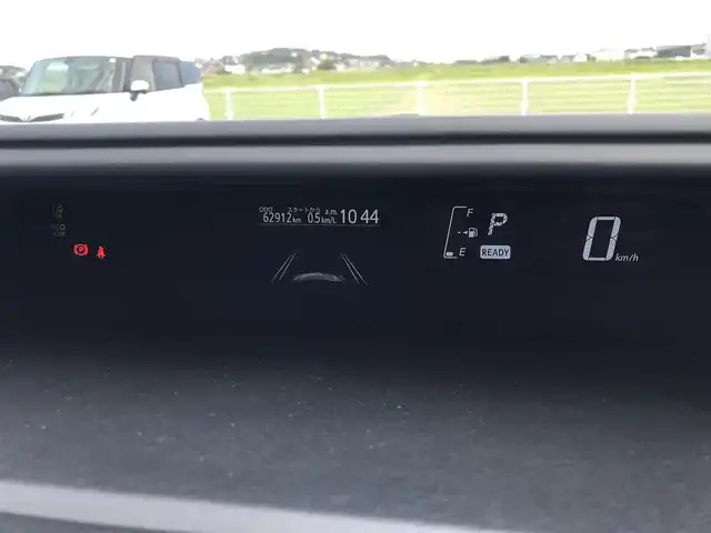 トヨタ アクア X－URBAN 鳥取県 2017(平29)年 6.3万km ライムホワイトパールクリスタルシャイン 純正9インチナビ/フルセグ/DVD/CD/BT/バックカメラ/ビルトインETC/ドライブレコーダー(前方のみ)/ハーフレザーシート/前席シートヒーター/衝突軽減システム/レーンキープアシスト/オートハイビーム/LEDヘッドライト/フォグライト/純正16インチアルミホイール/プッシュスタート/アイドリングストップ/フロアマット/ドアバイザー/取扱説明書